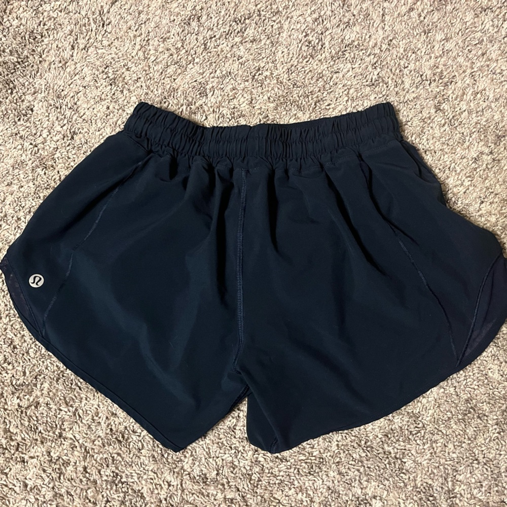 Lululemon low rise NAVY shorts in SIZE 4 with 4in inseam